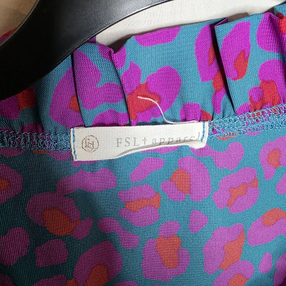 FSL Apparel Womens Blouse Blue Purple Leapord Print Size Small - Picture 7 of 7
